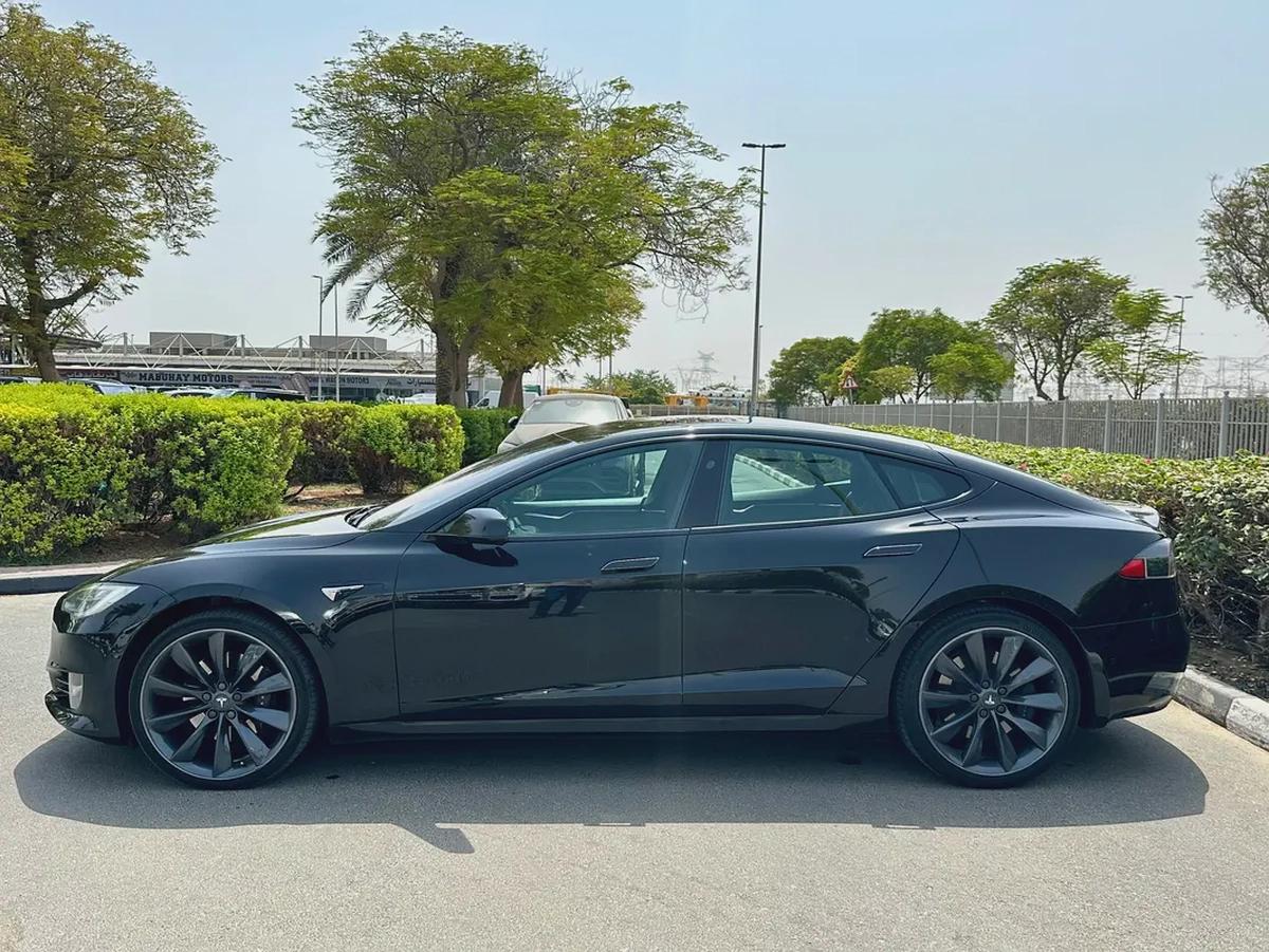 2017 Tesla Model S 90D - GCC Specs-4-4