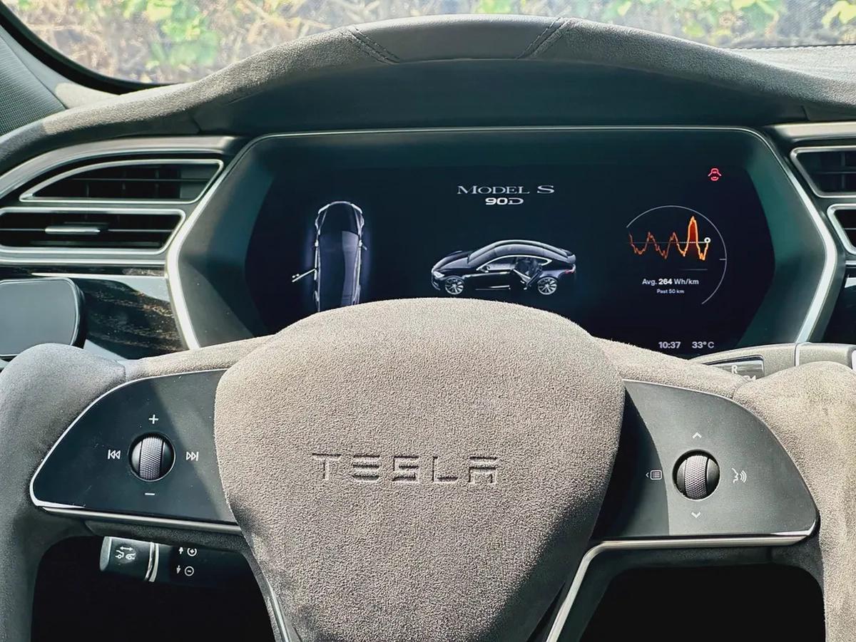 2017 Tesla Model S 90D - GCC Specs-6-6