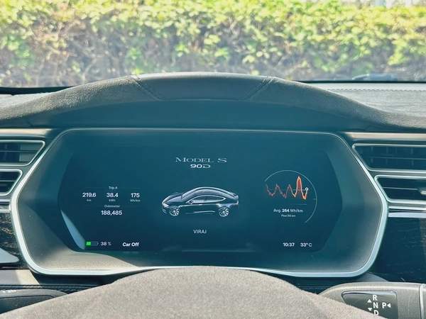 2017 Tesla Model S 90D - GCC Specs