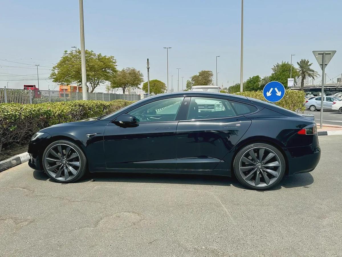 2017 Tesla Model S 90D - GCC Specs-13-13
