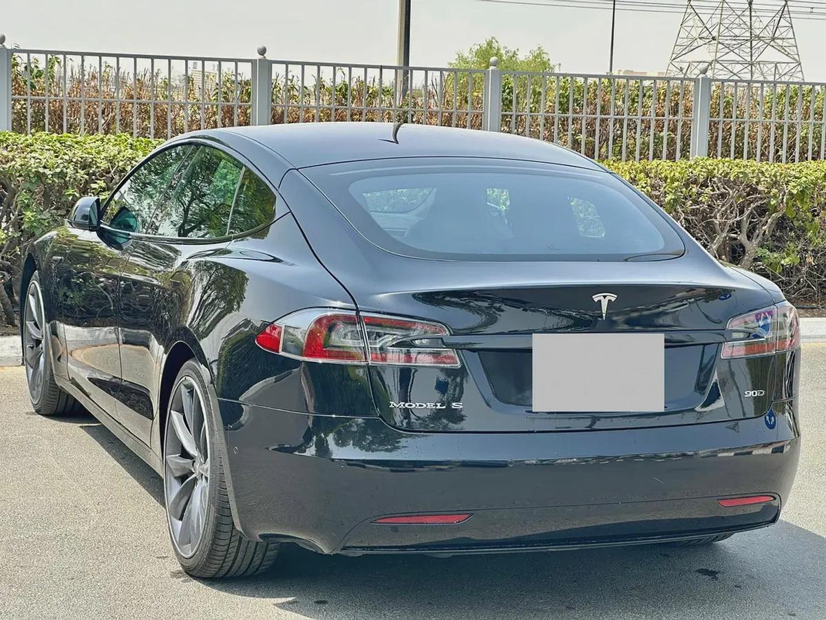 2017 Tesla Model S 90D - GCC Specs-17-17