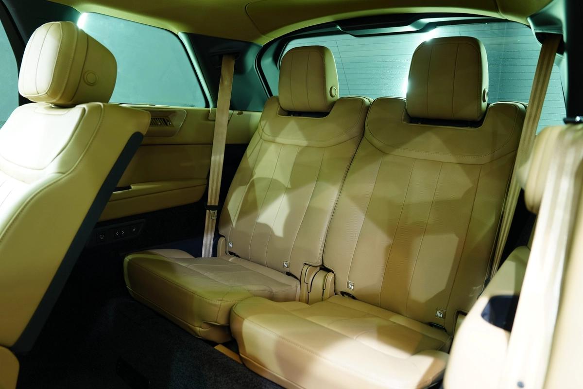 Land Rover Range Rover Vogue P400 SE LWB 2025-10-10