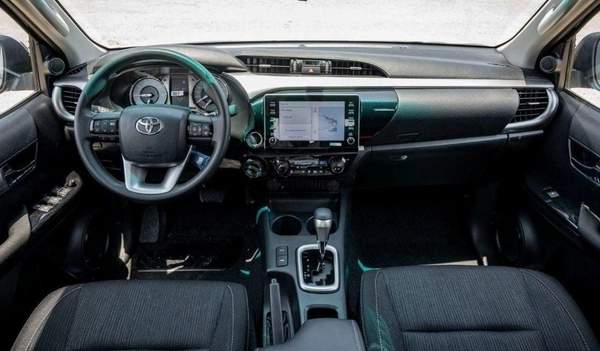Toyota Hilux TOYOTA HILUX 2.4 diesel Automatic full options