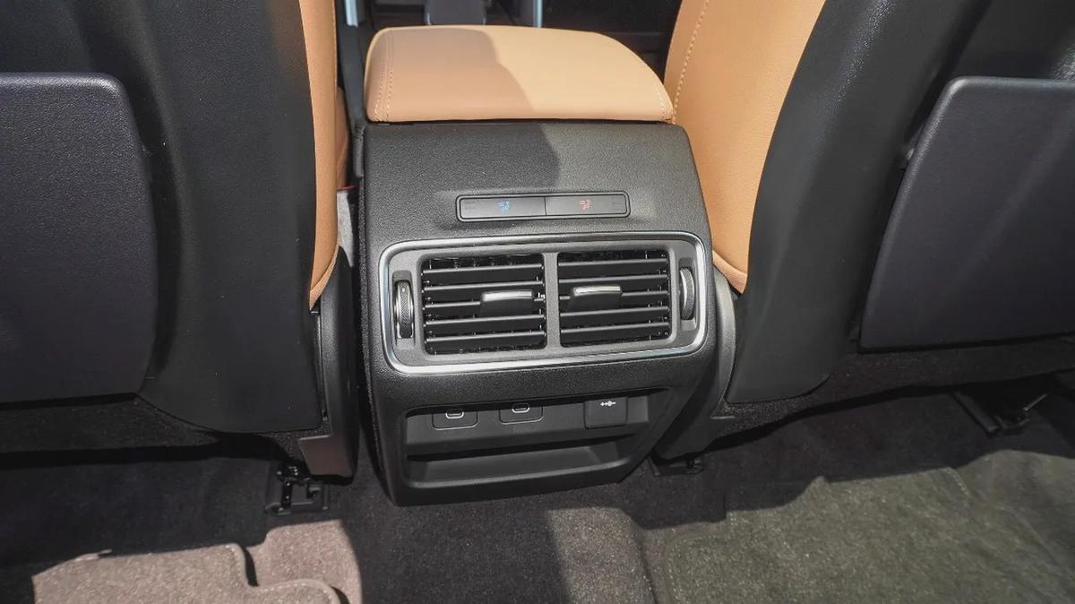 LAND ROVER DISCOVERY SPORT SE P250 DYNAMIC 2024!! FIVE YEARS WARRANTY!! THREE YEARS SERVICE CONTRACT-10-10