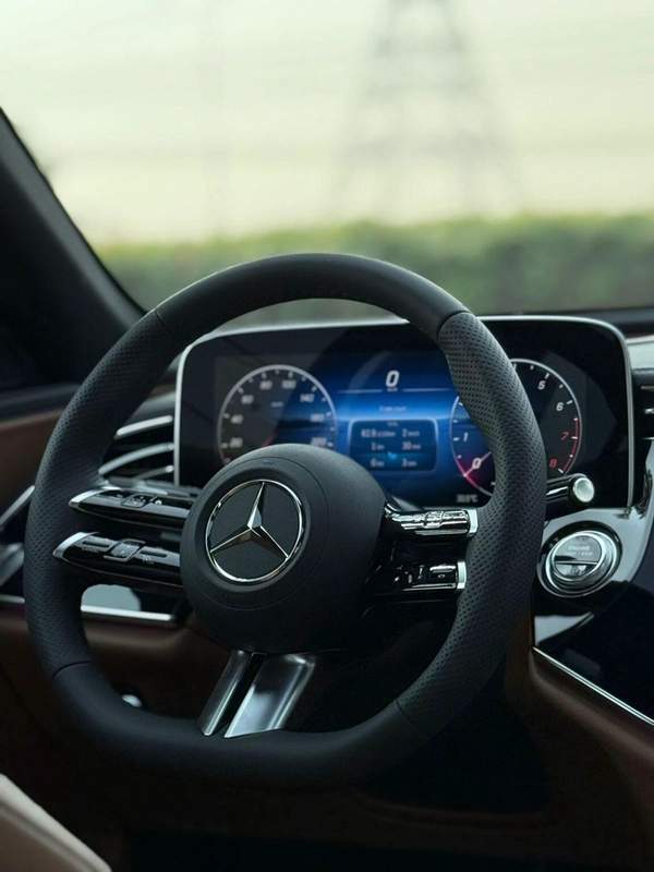 MERCEDES BENZ E200 | BRAND NEW | GARGASH CAR 5 YEARS WARRANTY AND SERVICE CONTRACT UPTO 105,000 KMS