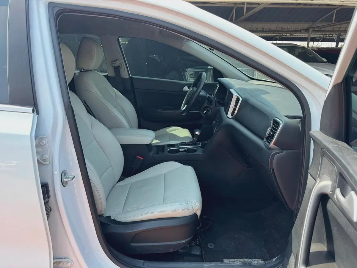 KIA SPORTAGE-8-8