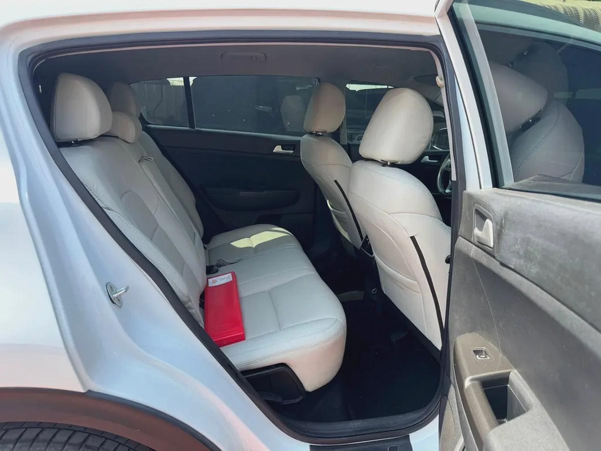KIA SPORTAGE-9-9