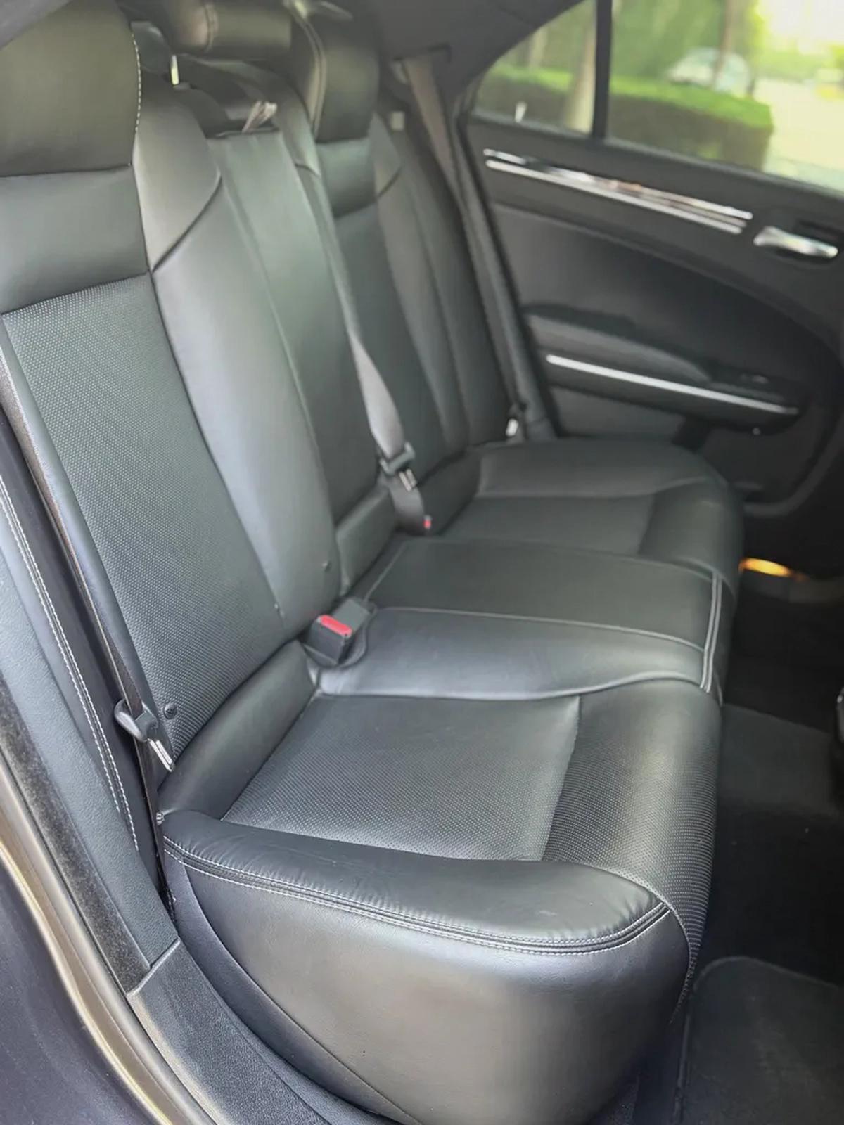 2023 Chrysler 300C Limited - GCC Specs-11-11