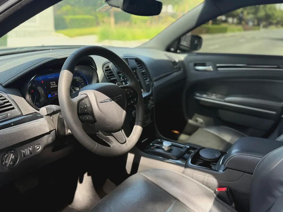 2023 Chrysler 300C Limited - GCC Specs-12-12