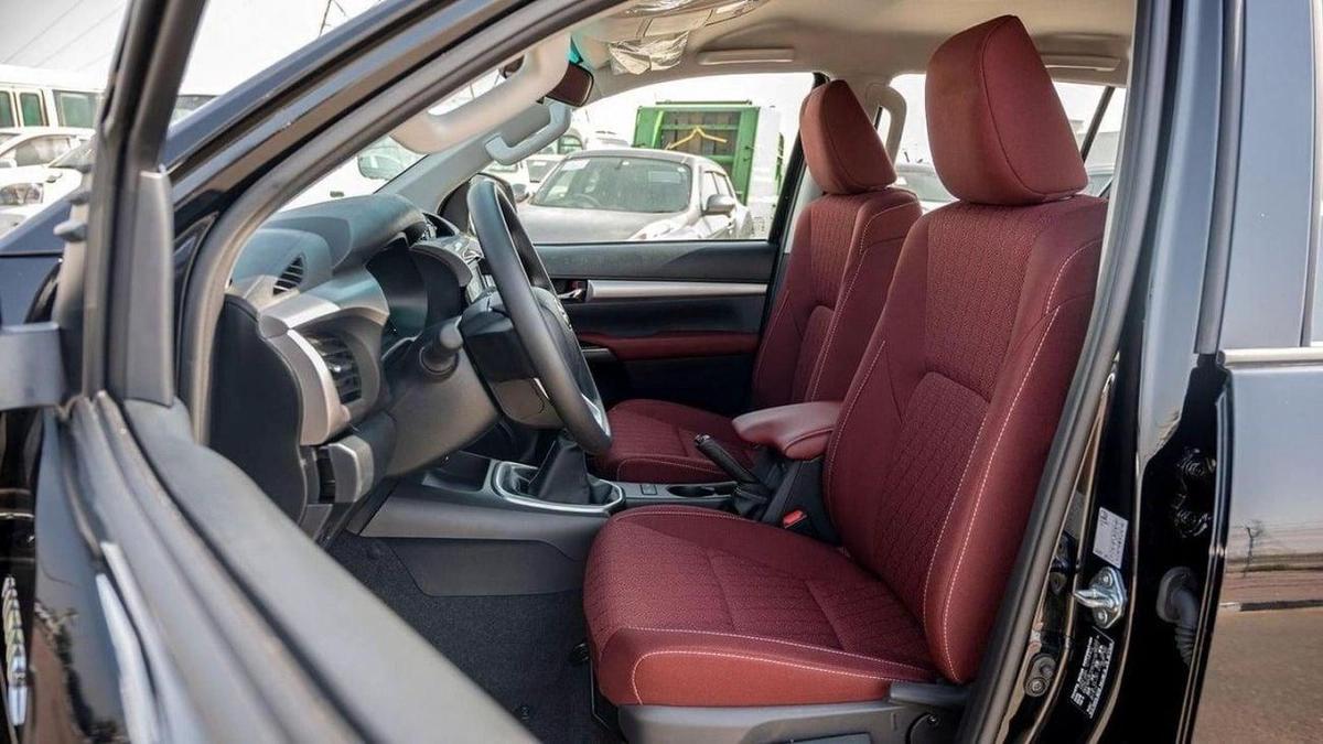Toyota Hilux TOYOTA HILUX 2.7L petrol manual 2023-4-4