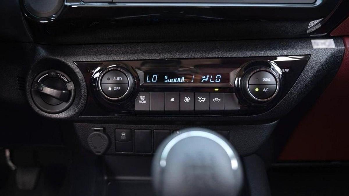 Toyota Hilux TOYOTA HILUX 2.7L petrol manual 2023-7-7