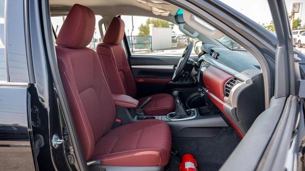 Toyota Hilux TOYOTA HILUX 2.7L petrol manual 2023-8-8