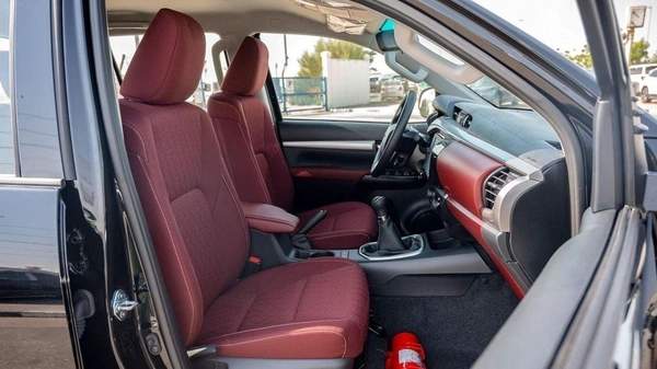 Toyota Hilux TOYOTA HILUX 2.7L petrol manual 2023