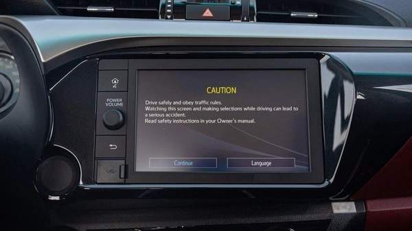 Toyota Hilux TOYOTA HILUX 2.7L petrol manual 2023