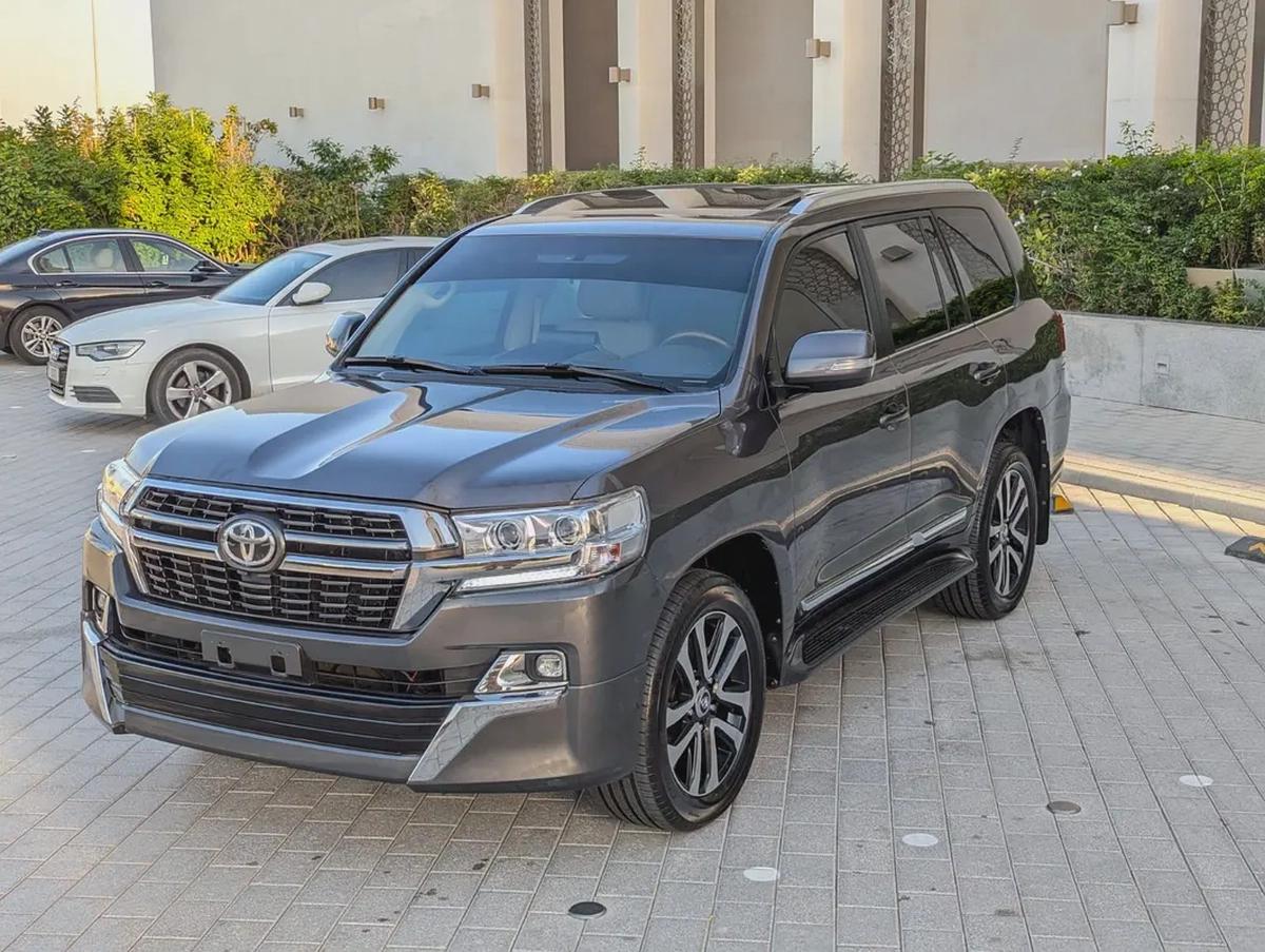 TOYOTA LAND CRUISER 2018 GXR TOP V8 5.7L GCC IN EXCELLENT CONDITION-1-1