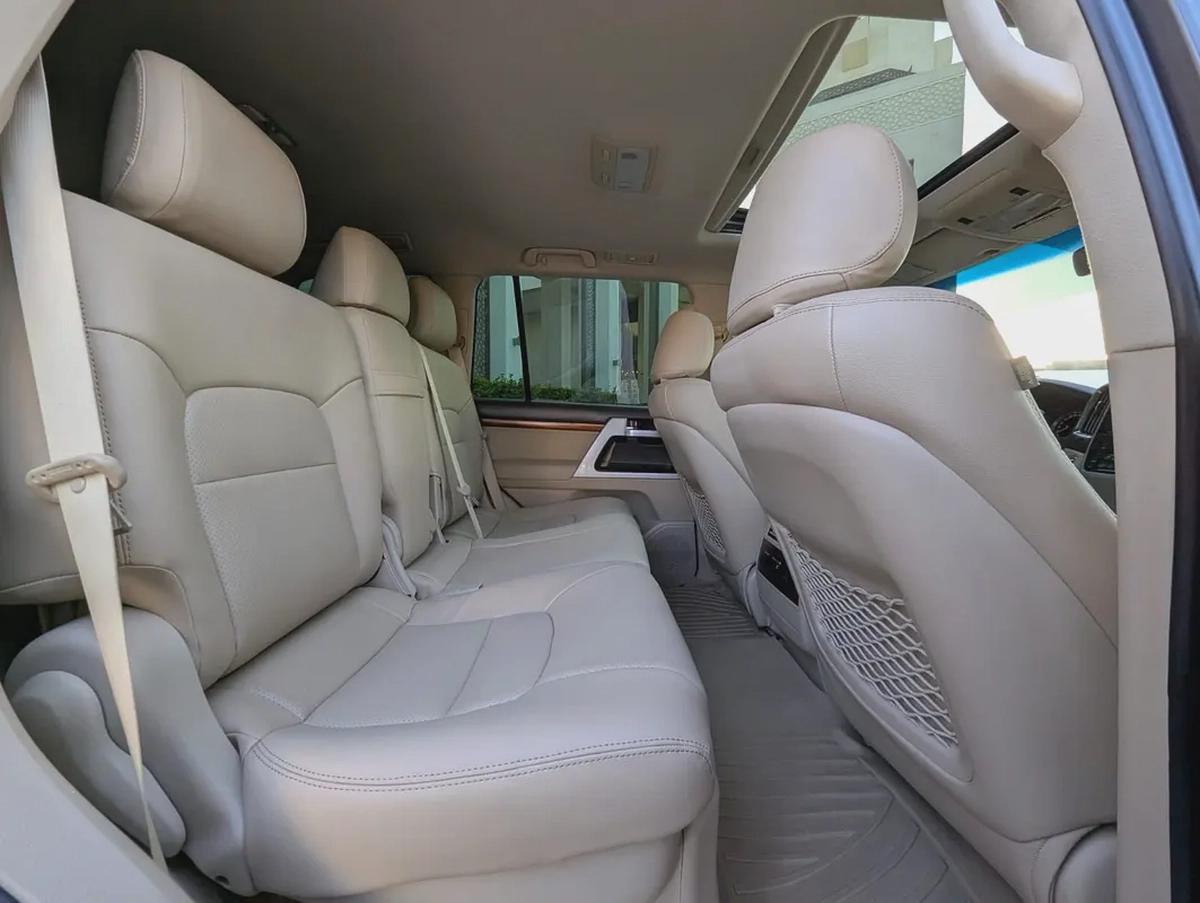 TOYOTA LAND CRUISER 2018 GXR TOP V8 5.7L GCC IN EXCELLENT CONDITION-3-3
