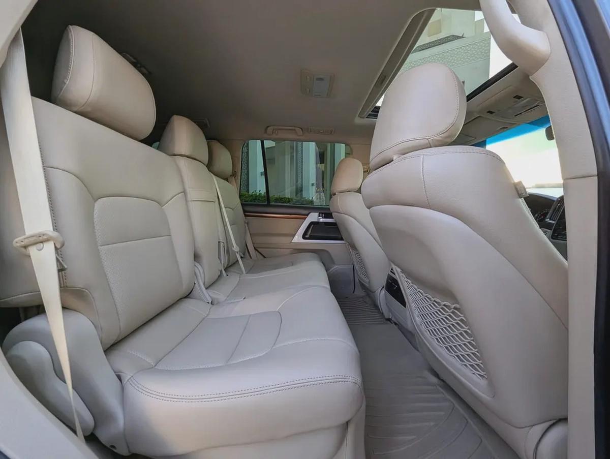 TOYOTA LAND CRUISER 2018 GXR TOP V8 5.7L GCC IN EXCELLENT CONDITION-7-7
