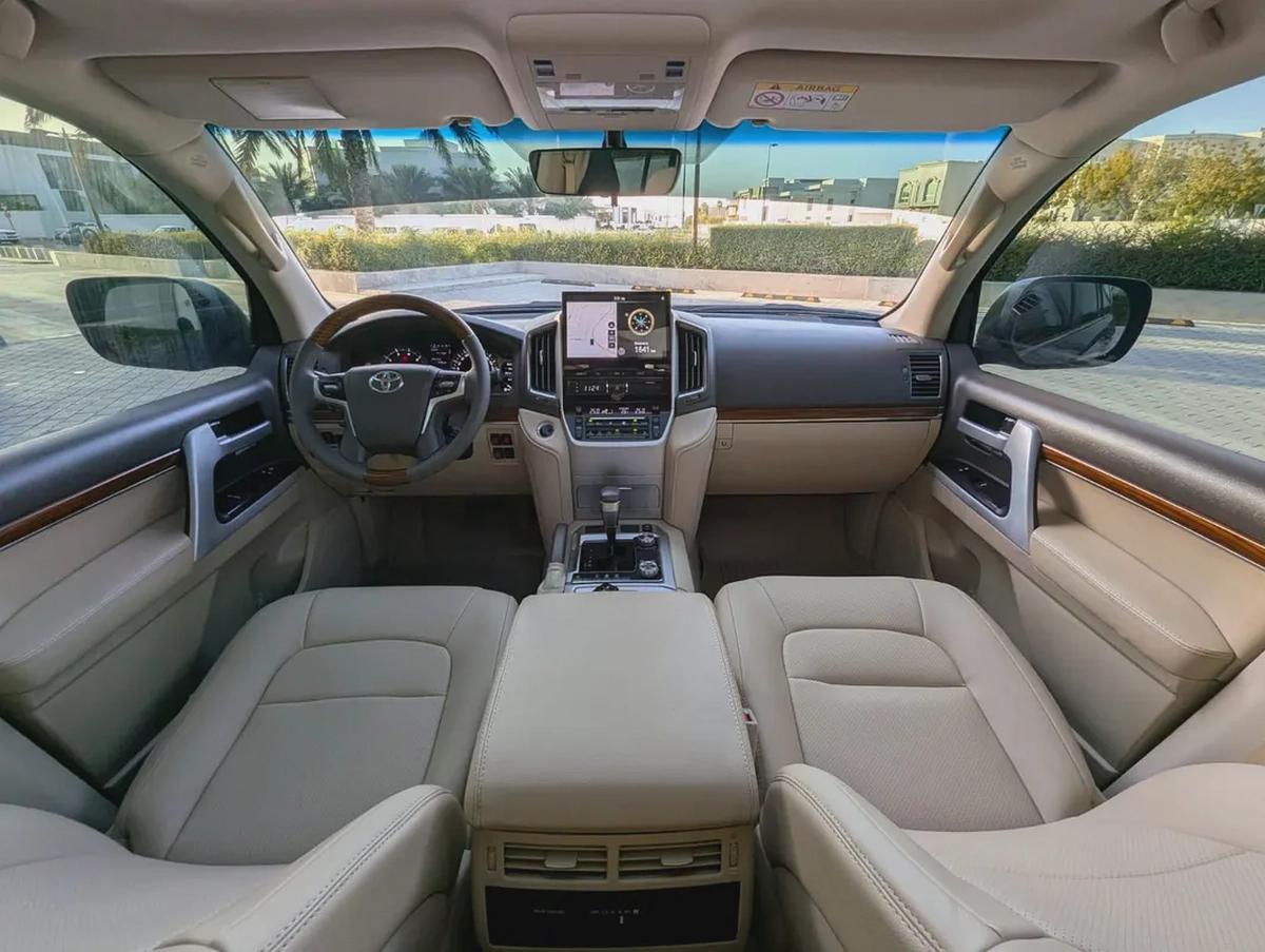 TOYOTA LAND CRUISER 2018 GXR TOP V8 5.7L GCC IN EXCELLENT CONDITION-8-8