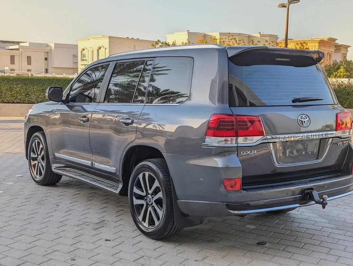 TOYOTA LAND CRUISER 2018 GXR TOP V8 5.7L GCC IN EXCELLENT CONDITION-12-12