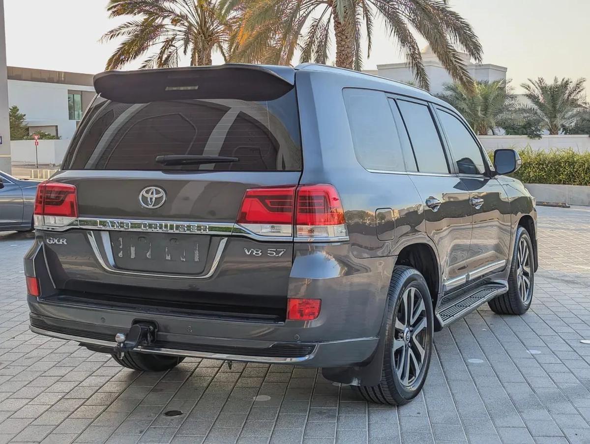 TOYOTA LAND CRUISER 2018 GXR TOP V8 5.7L GCC IN EXCELLENT CONDITION-13-13