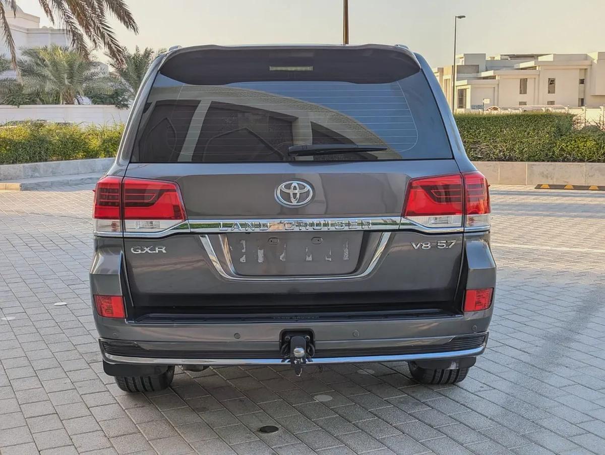 TOYOTA LAND CRUISER 2018 GXR TOP V8 5.7L GCC IN EXCELLENT CONDITION-16-16