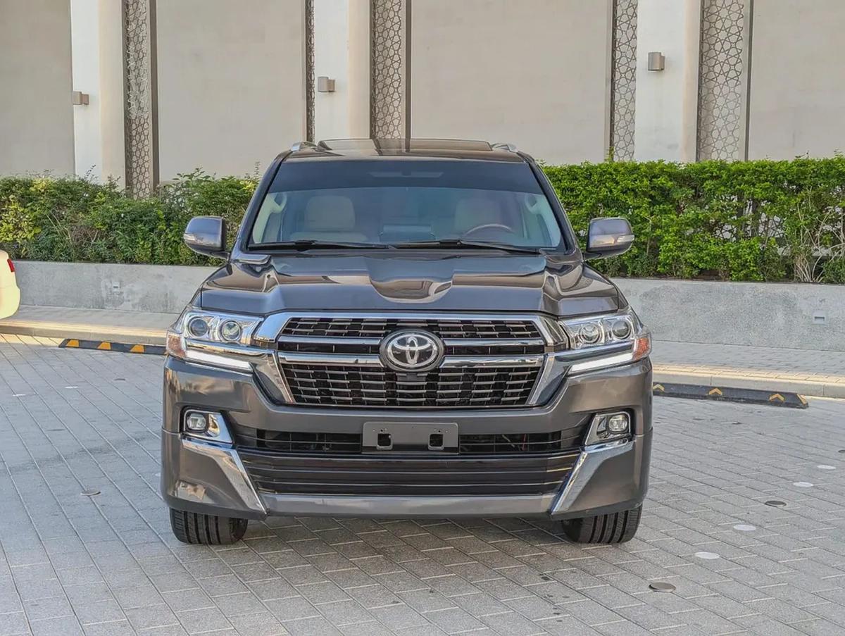 TOYOTA LAND CRUISER 2018 GXR TOP V8 5.7L GCC IN EXCELLENT CONDITION-17-17