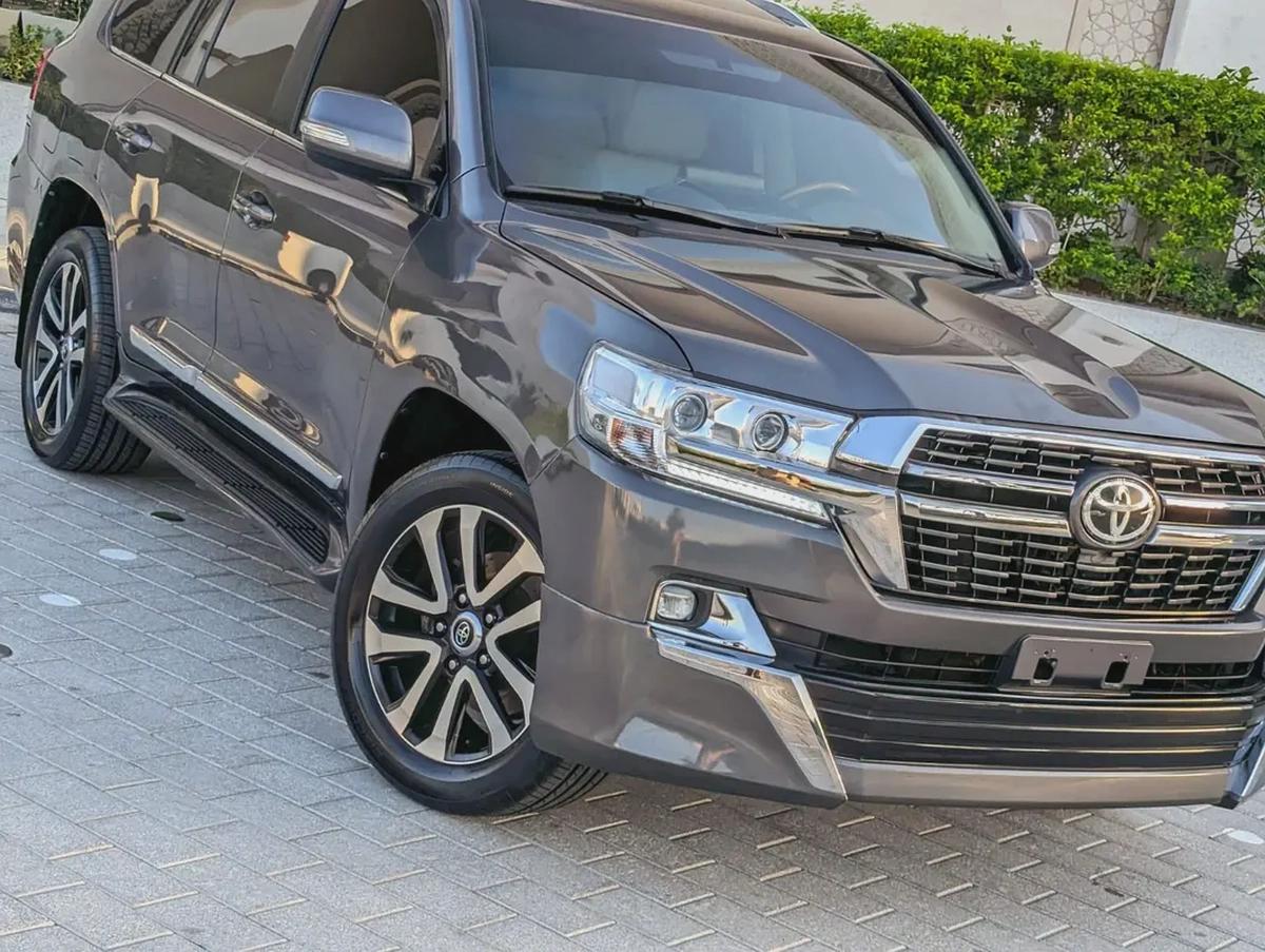 TOYOTA LAND CRUISER 2018 GXR TOP V8 5.7L GCC IN EXCELLENT CONDITION-18-18