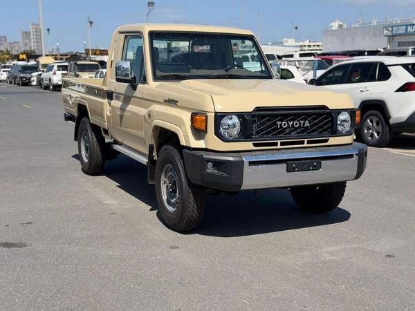 Toyota Land Cruiser Pick Up LC79 single cabina 4,0L Automatic model 2026 Basic Oman Spec