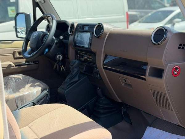 Toyota Land Cruiser Pick Up LC79 single cabina 4,0L Automatic model 2026 Basic Oman Spec