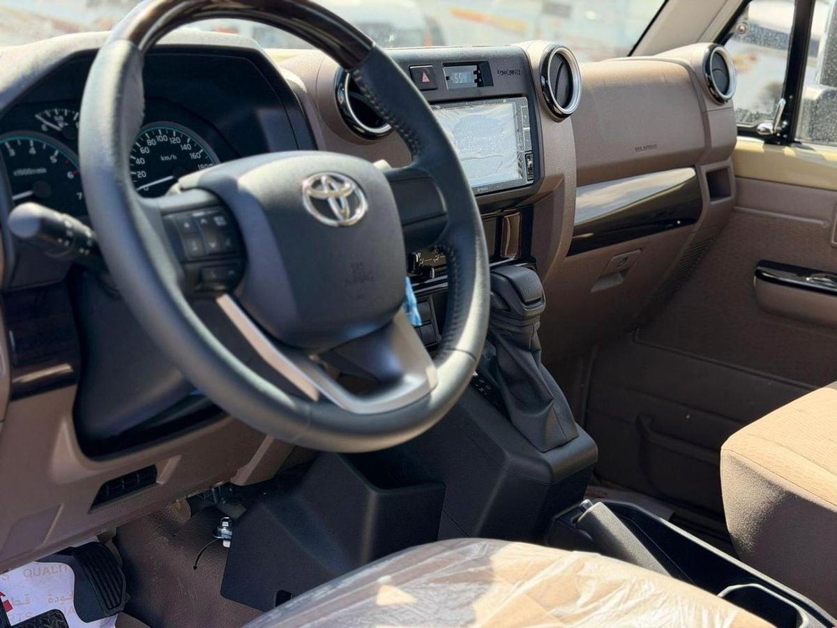Toyota Land Cruiser Pick Up LC79 single cabina 4,0L Automatic model 2026 Basic Oman Spec-4-4