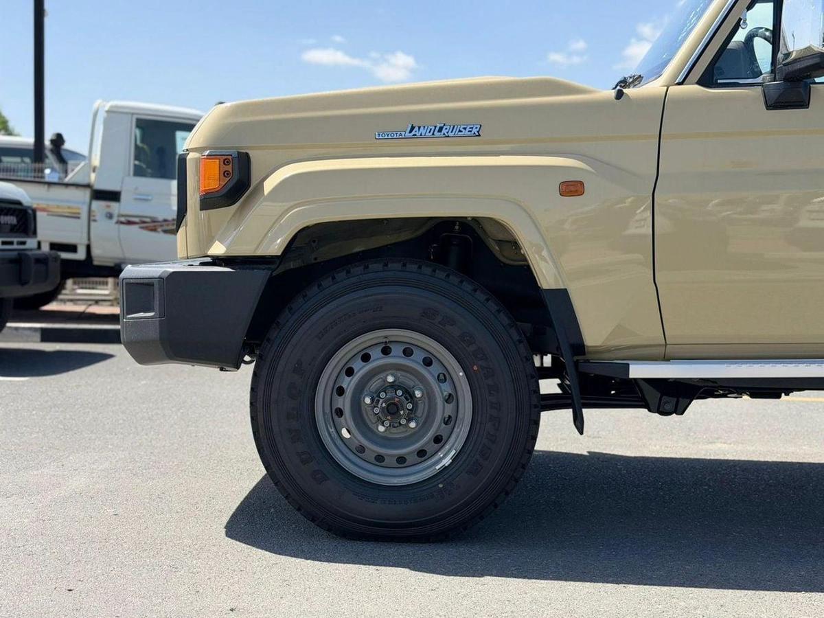 Toyota Land Cruiser Pick Up LC79 single cabina 4,0L Automatic model 2026 Basic Oman Spec-7-7