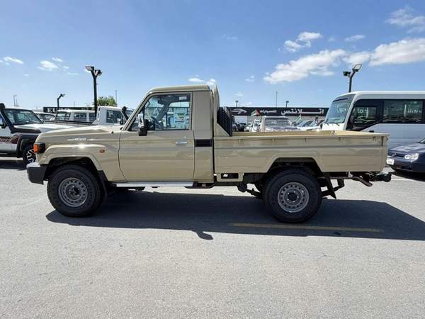 Toyota Land Cruiser Pick Up LC79 single cabina 4,0L Automatic model 2026 Basic Oman Spec