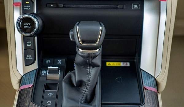 Toyota Land Cruiser LAND CRUISER VXR 3.3L DIESEL 2025