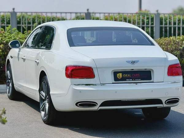 BENTLEY CONTINENTAL FLYING SPUR W12 ELEMENT EDITION | YEAR: 2016 | KMS: 65,000 | GCC SPECS | FULL-SERVICE HISTORY BY AGENCY
