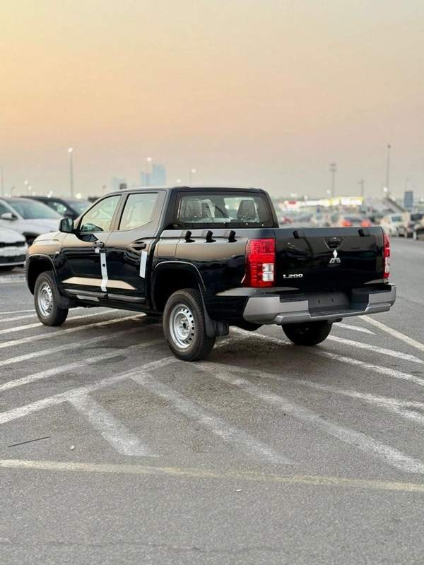 Mitsubishi L200 L200 PETROL 2.4L 4×4 2026 available all colour