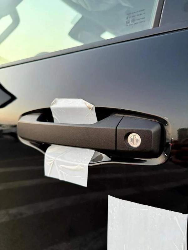 Mitsubishi L200 L200 PETROL 2.4L 4×4 2026 available all colour