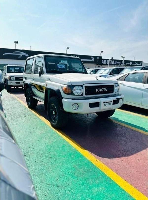 Toyota Land Cruiser 70 Toyota Land cruiser LC71 MT MY2022-White70 universally