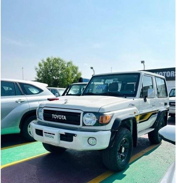 Toyota Land Cruiser 70 Toyota Land cruiser LC71 MT MY2022-White70 universally
