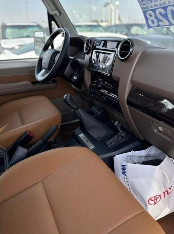 Toyota Land Cruiser 70 Toyota Land cruiser LC71 MT MY2022-White70 universally