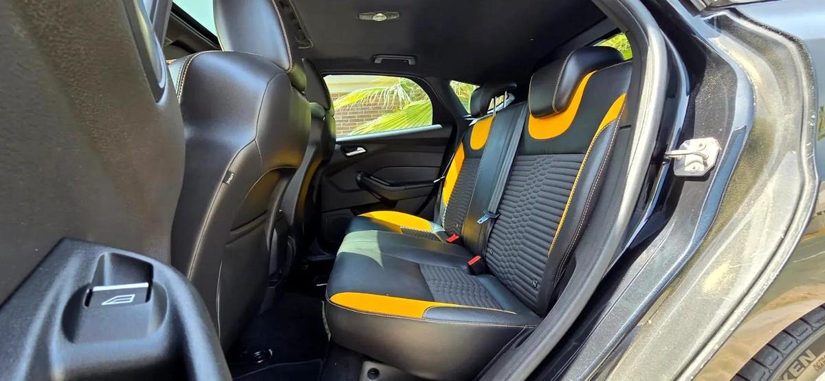 2015-Ford focus ST -Manual Transmission-Excellent Condition-11-11