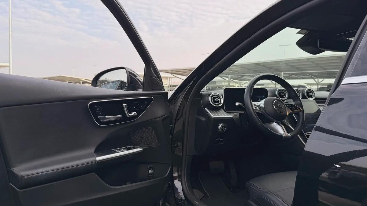 Mercedes C200 2023 Low mileage-5-5