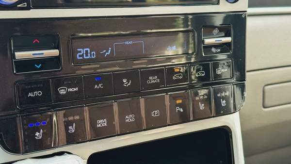 Hyundai Staria Premium 9 Seater 3.5L V6 GCC Brand New 2026