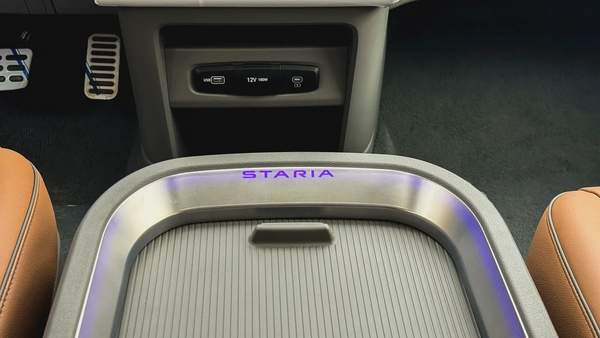 Hyundai Staria Premium 9 Seater 3.5L V6 GCC Brand New 2026