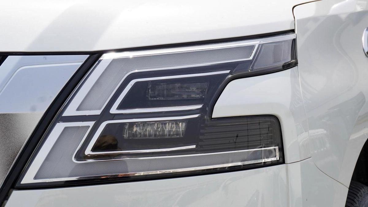 Nissan Patrol Platinum SE-16-16