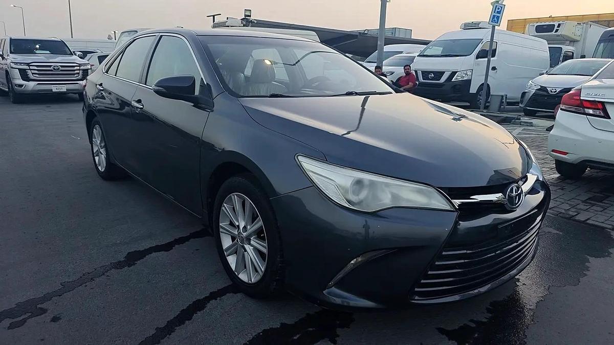 Toyota Camry GLX 2016 - GCC Specs - Excellent Condition-10-10