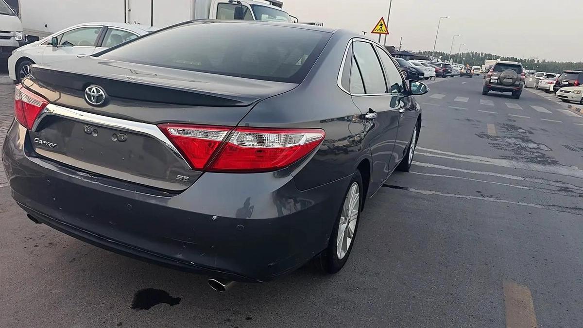 Toyota Camry GLX 2016 - GCC Specs - Excellent Condition-18-18