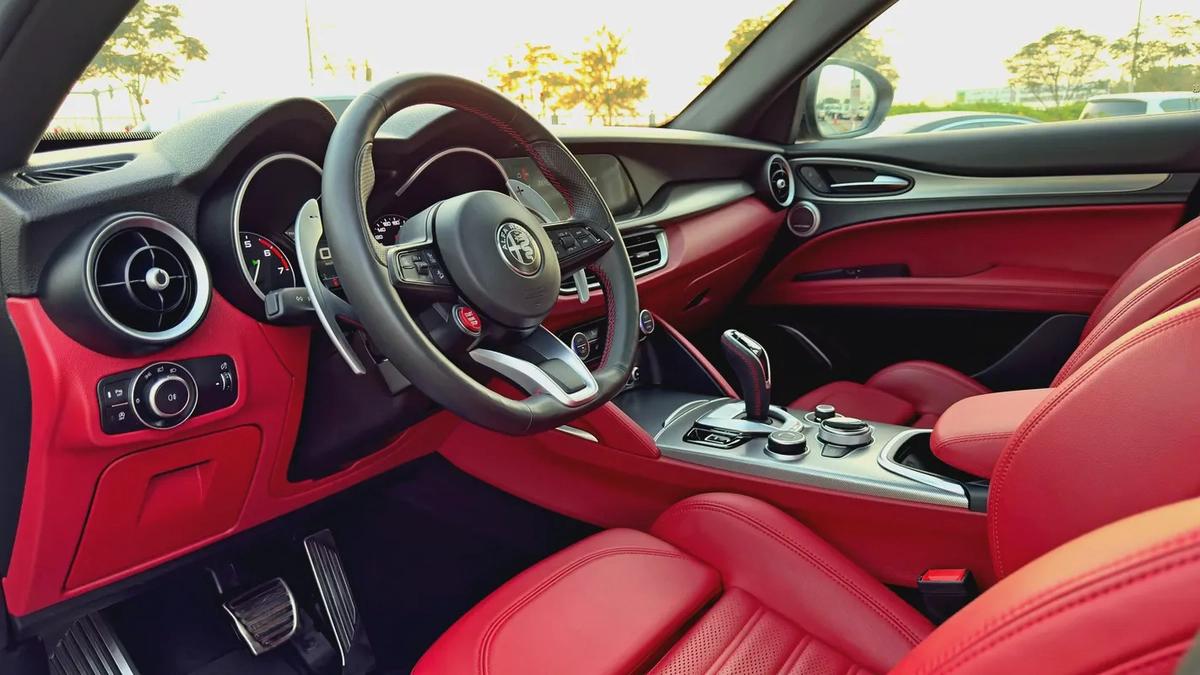 2022 Alfa Romeo Stelvio Veloce Q4, GCC Specifications-7-7