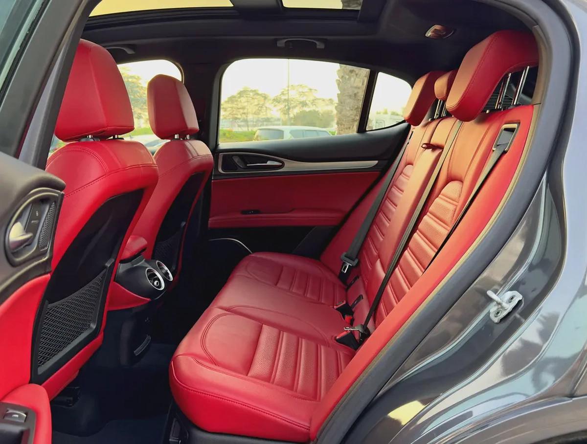 2022 Alfa Romeo Stelvio Veloce Q4, GCC Specifications-12-12