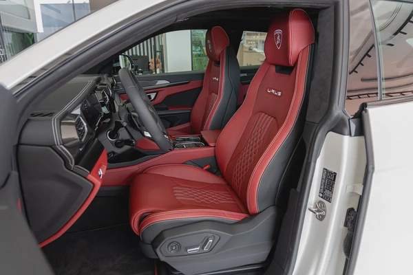 Lamborghini Urus S | Carbon Interior | Low Mileage 2024 (Warranty Available)