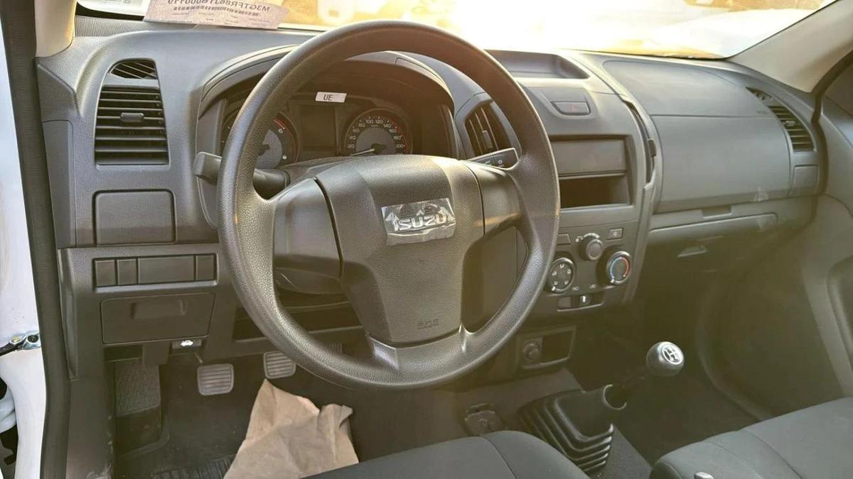 Isuzu D-MAX 2.5L-8-8